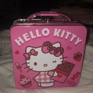 Hello Kitty Valentines Tin Lunchbox 💗💗